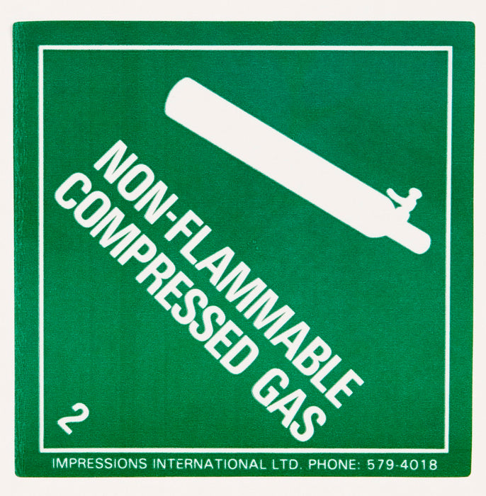 Paper DG Labels "Non Flam./Comp. Gas" 100x100mm White on Green 500/roll